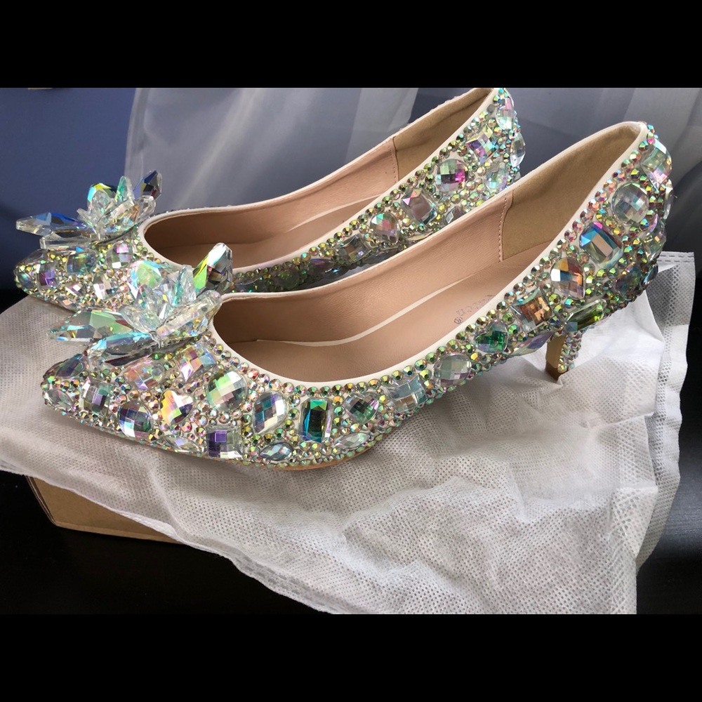 New pumps with iridescent Krystal’s